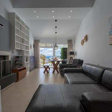 Ng Polichrono Villa *