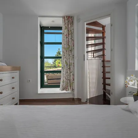 Vilă Ng Polichrono *