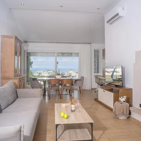 Ng Polichrono Villa *