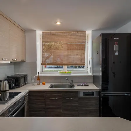 Villa Ng Polichrono *