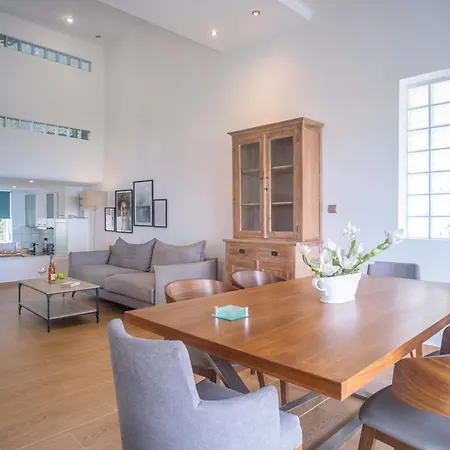 Villa Ng Polichrono *