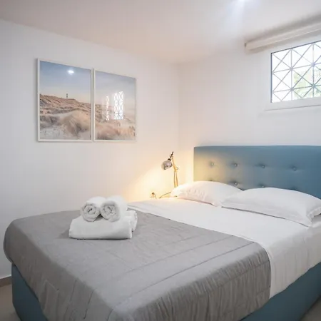 Ng Polichrono Políhrono